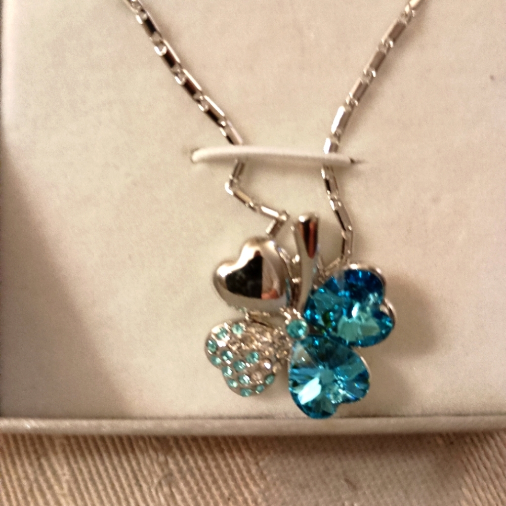 🎓Swarovski 🩴 crystal necklace
